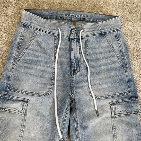 American Eagle Women’s Super High Waisted Cargo Denim Jogger Jeans in Ice Blue 4 - Picture 4 of 16